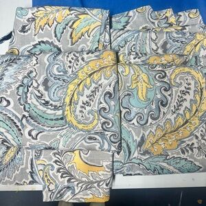 4 Curtain Panels en Vogue Grey Paisley